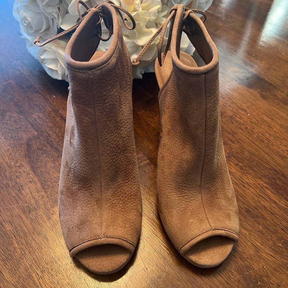 Lucky Suede Open Toe Peep Toe Heels Sz 8 NWOT